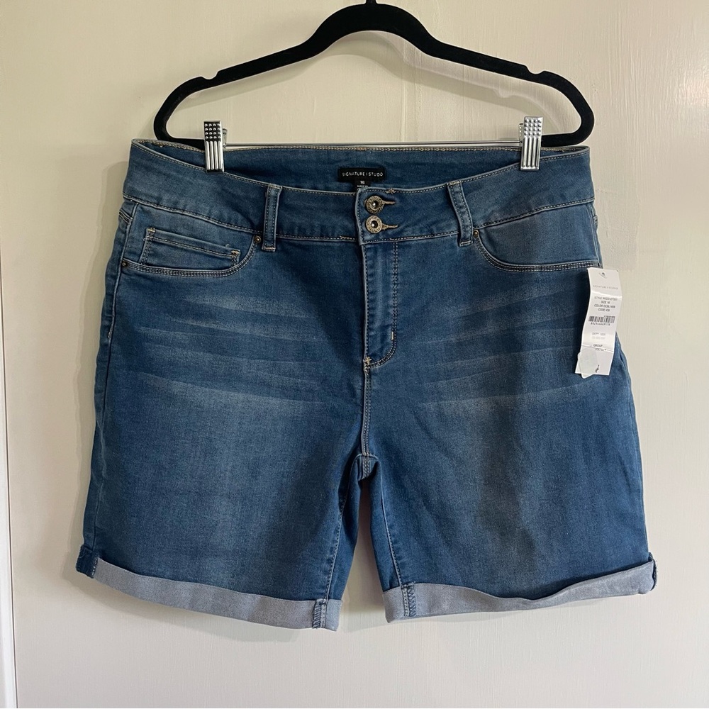Signature Studio Denim Blue Jean Shorts Size 16 NWT